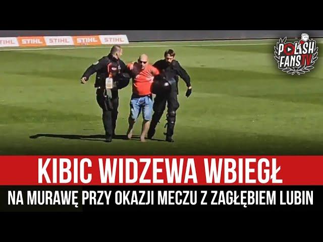 Kibic Widzewa wbiegł na murawę przy okazji meczu z Zagłębiem Lubin (12.05.2024 r.)