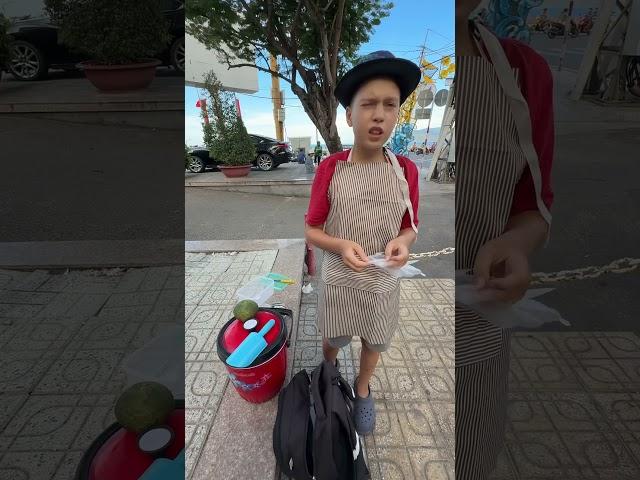 В 13 лет зарабатывает по 2500₽ во вьетнаме