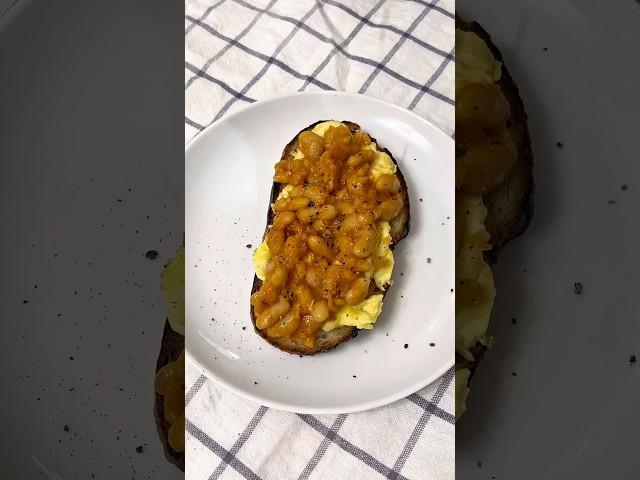Sourdough bread with scrambled eggs & baked beans 🫘  #sourdough #sourdoughbread