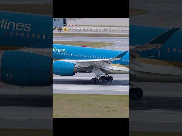 [Super telephoto] Vietnam Airlines A350-900 lands at Incheon Airport #shorts