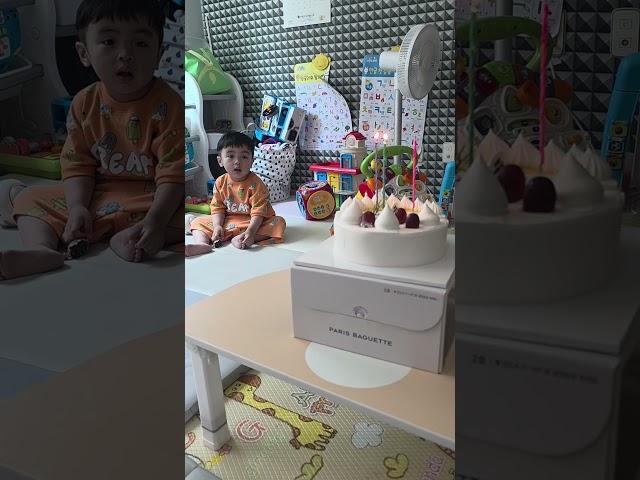 #32개월아들 #고장난 #그만자 #baby #8개월아기 #시윤 #아기 #둥이 #육아스토리 #cute #조촐한#생일파티