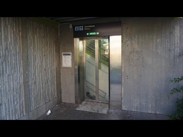 The world's fastest diagonal lift?! Inclined elevator - Hallunda metro station - Stockholm Sweden