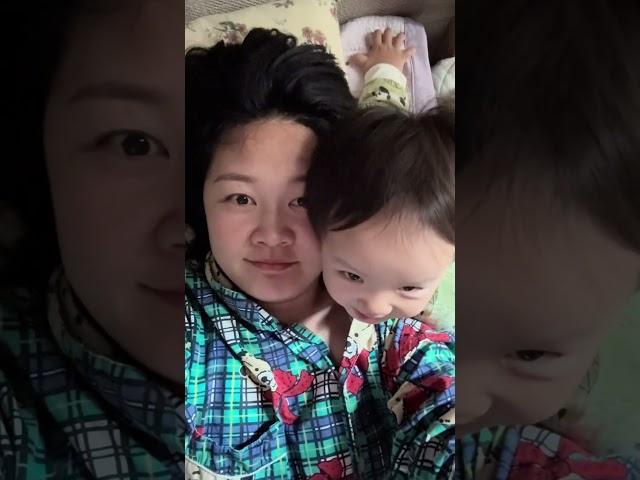 喜欢贴贴的小孩 #小宝宝摆摆 #爱麻麻 #人类幼崽 #治愈系笑容 #萌娃