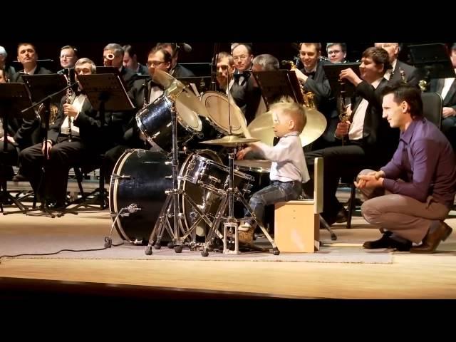 [HD] Lyonya Shilovsky - 3 Years Old Russian Drummer Leads Orchestra of Adult Musicians