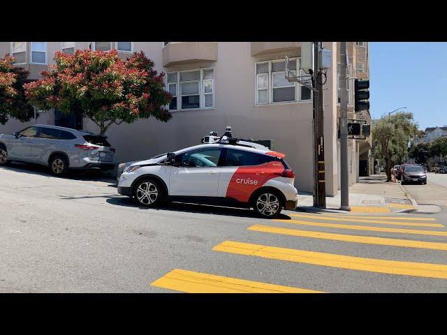 Cruise Driverless Car "Sparkles" @ Pine St & Octavia St San Francisco California