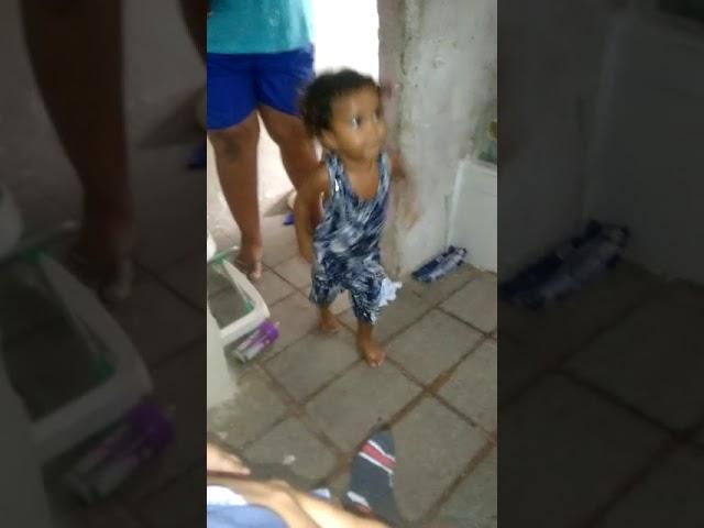 Estefine mais fofa dançado