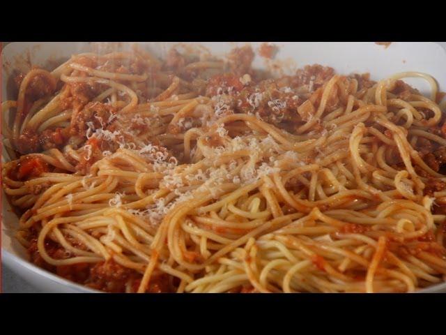 Spaghetti Bolognese - Mad Hungry with Lucinda Scala Quinn