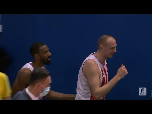 Davidovac beats the halftime clock with a stunning 3 (Mega Mozzart - Crvena zvezda mts, 7.2.2022)