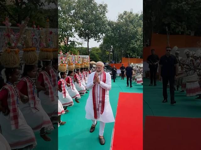 PM Modi arrives to a traditional welcome in Hazaribag, Jharkhand | #shorts