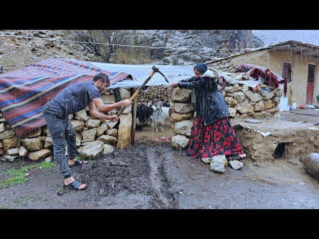 "Nomadic Life in the Rain: The Tale of the Chavil Family"️️️