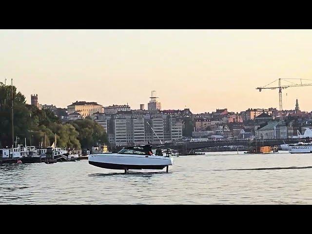 WTF? Hovering boat in Stockholm, Sweden. Candela? [4k 60p]