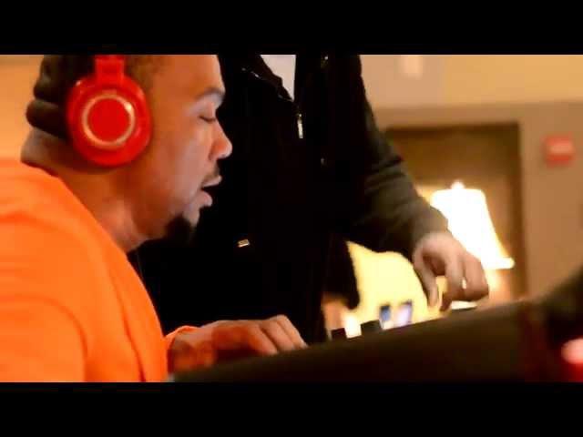 Clips of producer "SoundOracle "in the studio with Timbaland