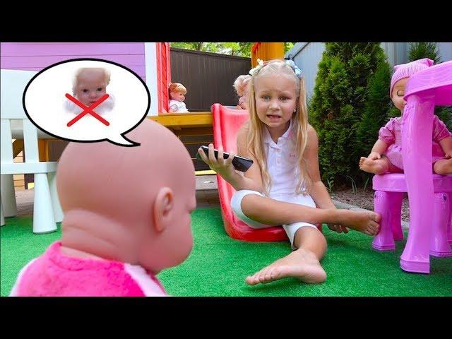 Алиса открыла ДЕТСКИЙ САД !!! Alice  play in babysitter for doll