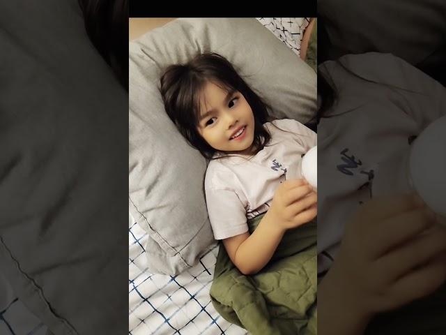 母乳什麼味道？#美國日常 #家庭生活 #育兒 #異國婚姻 ＃海外生活 ＃家庭 #混血兒 #台西混血 #母乳