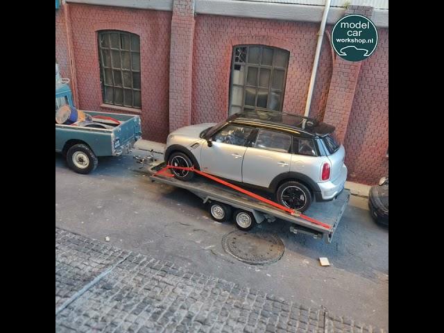 1:18 Mini Countryman with working lights