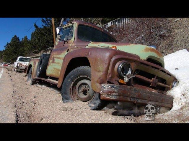 Abandoned semi trucks in America 2016. Old vintage semi trucks in USA 2016. Classic semi trucks