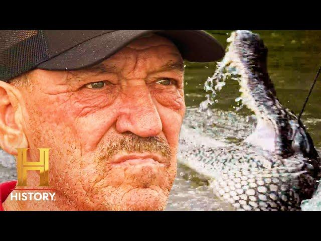 Swamp People: Troy is No Longer King of the Swamp?! (Season 15)