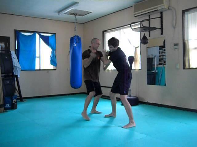 Okinawa Ryuibukan Academy. Short distance chi sao