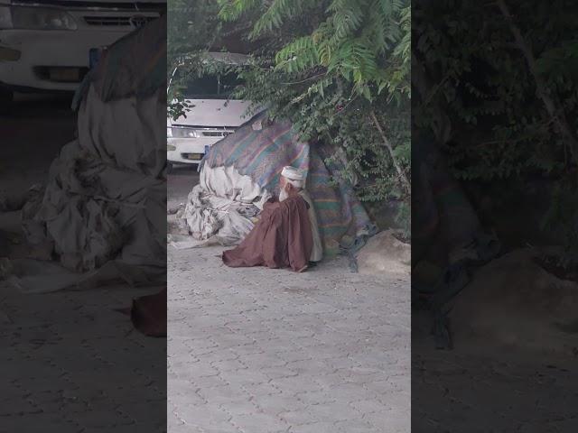 Homeless old man every night sleeps on roads #afghanistan #afghan #kabul #afghani #afg