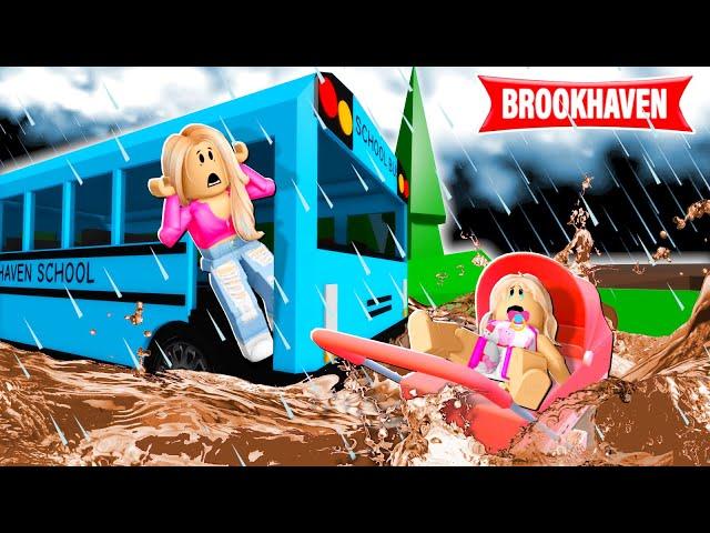 MÃE PERDE BEBÊ NA TEMPESTADE COM ENCHENTE  EM BROOKHAVEN | Historinhas Brookhaven RP | Roblox