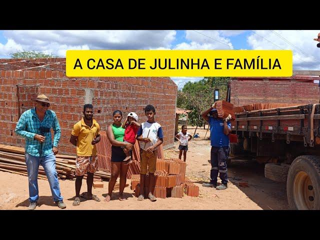 CHEGOU MADEIRAS E TELHAS PARA FAZER A COBERTURA DA CASA DE JULINHA E FAMÍLIA, VEJA SERTÃO MAMOEIRO.