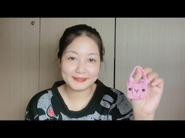 Bao Anh shows how to knit a rabbit bag