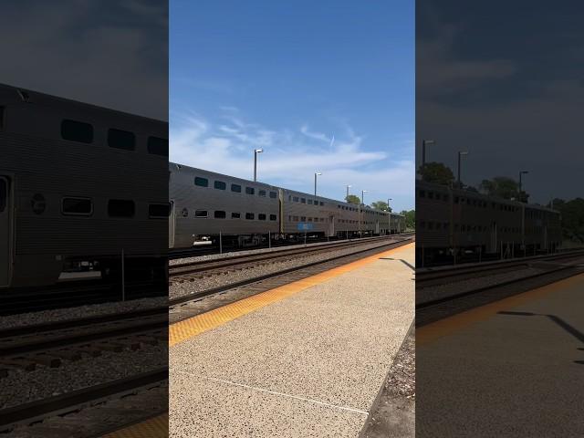 Double Decker Metra Train in US Двухэтажный поезд Metra в Америке (Чикаго, Иллинойс)