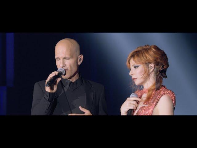 Mylène Farmer feat. Gary Jules - Mad World  (Timeless 2013 Live)