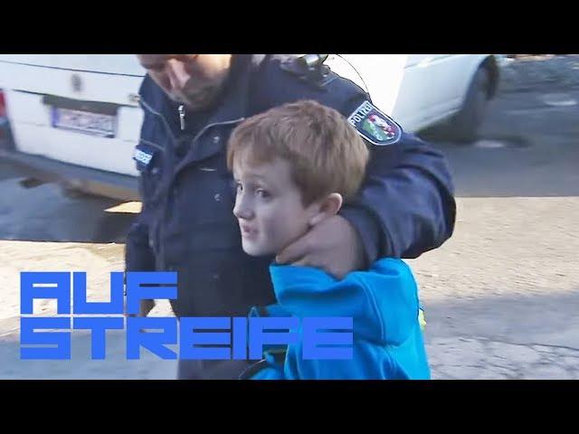 Mama ist eingesperrt! 8-Jähriger auf der Suche nach Hilfe  | Auf Streife | SAT.1 TV