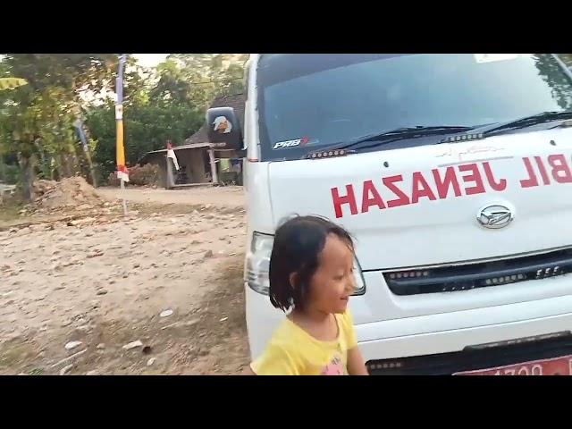 resek2 neng ngarep omah di kejutkan datang nya mobil jenasah