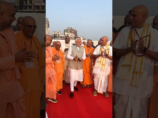 PM Modi receives a special welcome by members of ISKCON in Panvel, Mumbai | #shorts