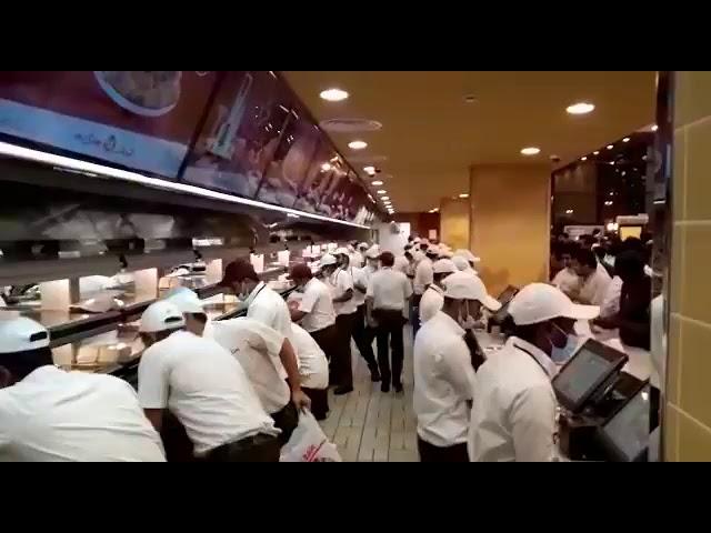 How employees works in 'Al Baik' Shops - Most Famous Arabic Style of KFC !