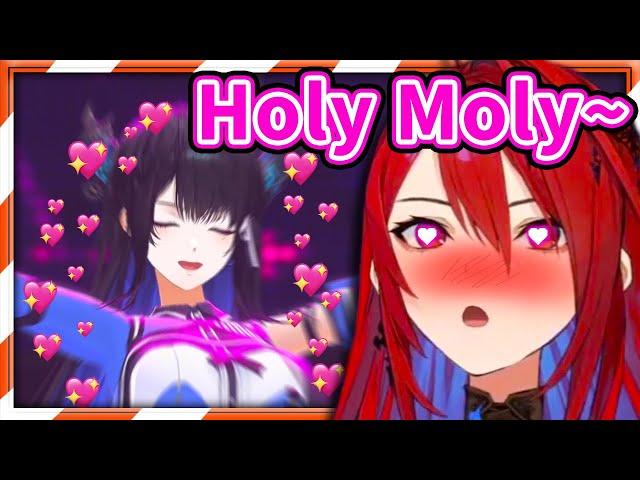 Liz Immediately Becomes Speechless when She Sees Nerissa on HoloFes Stage 【HololiveEN】