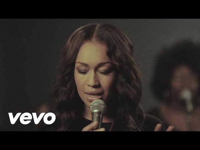 Rebecca Ferguson - Shoulder to Shoulder (Live Version)