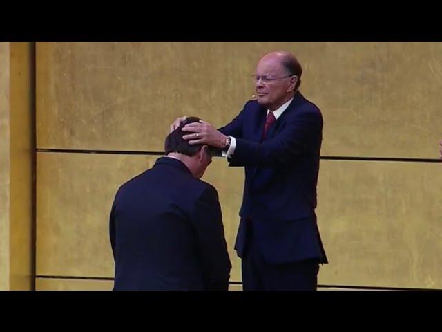 Bispo Macedo orando pelo Presidente Bolsonaro no Templo de Salomão - 01/09/19