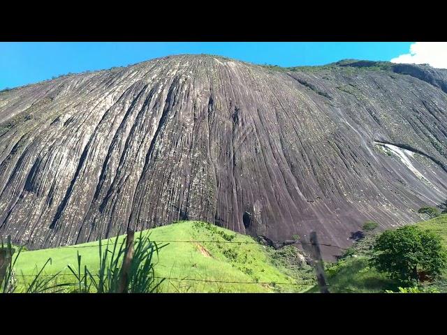 Entre as pedras... Maravilha da natureza em Aldeamento município de Santa Rita do Itueta MG.