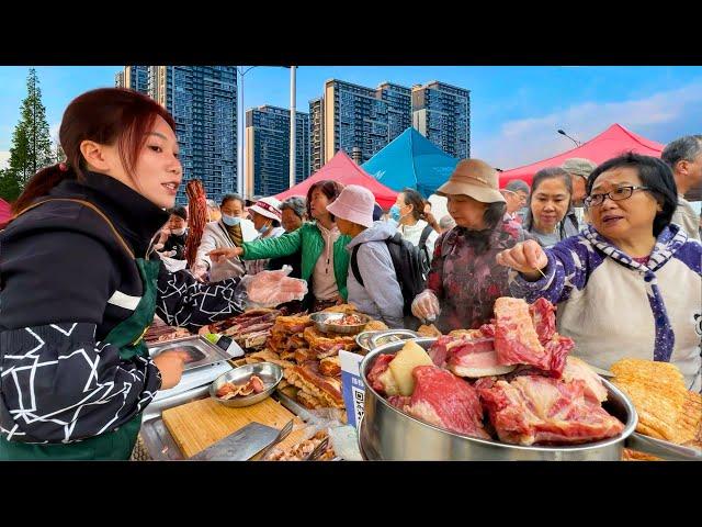 Affordable Feast Market in Yunnan China: Crispy Tibetan Pork, Hot Pastry, Cheap Fruits, Local Buzz