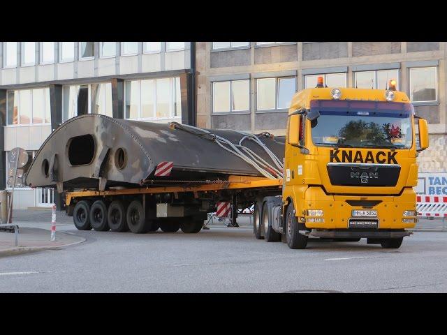 Mobilkran LIEBHERR LTM 1350 beim Verladen eines Schleusentors auf einen Schwertransporter - Soeren66