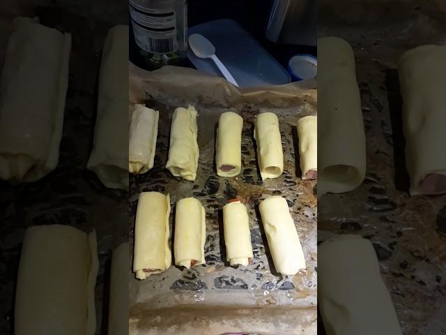 DIY CHICKEN SAUSAGE ROLLs #sausagerolls #chickensausageroll #diysausagerolls #rolls #baking baki