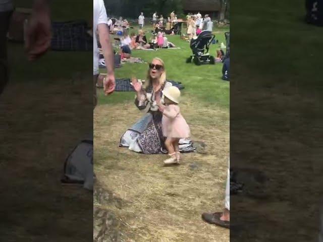 Сегодня в Швеции празднуют  Midsommar - Мидсоммар, день летнего солнцестояния