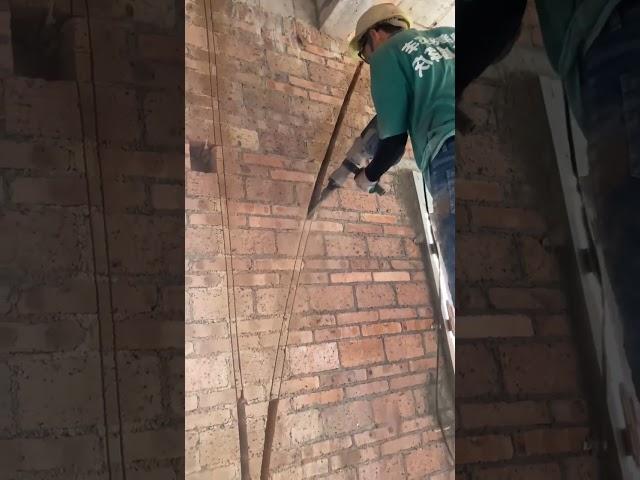 Red brick wall slash grooving process- Good tools and machinery can increase work efficiency