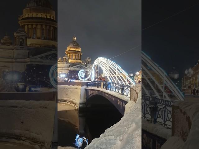 Новогоднее убранство в центре Петербурга. Исаакиевская площадь и Синий мост