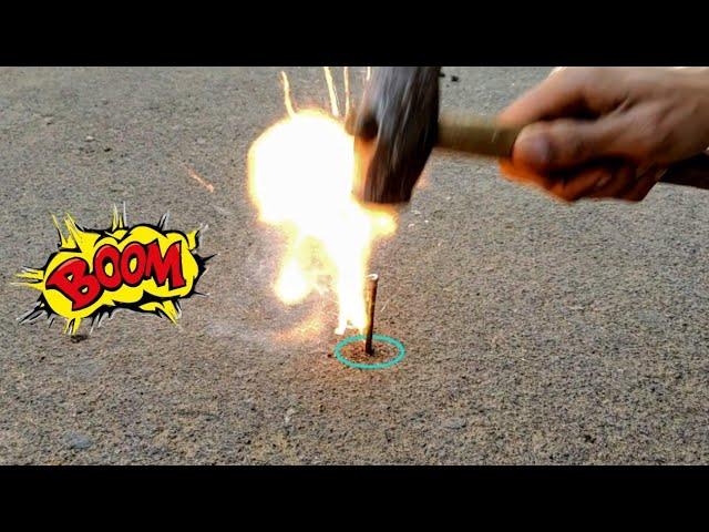 जैसे ही कील को सड़क पर मारा हुआ बड़ा धमाका। 7 Awesome Science Tricks  | The Vigyanlok |