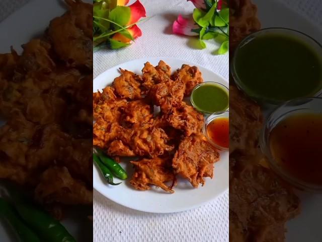 Aloo Pyaaj ke Pakode /Bhajiya | आलू-प्याज के एकदम कुरकुरे, चटपटे,टेस्टी पकौड़े #shorts #pakoda