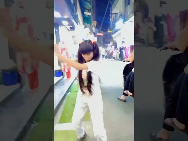 bhul jaa waade  #shorts kajal maurya #dance #performance #old #sad #song in #public #publicreaction