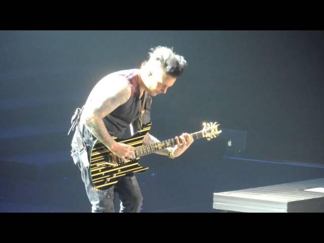 Avenged Sevenfold - Synyster Gates Guitar Solo - Live - 2013 Hail To The King Tour - Cincinnati, OH