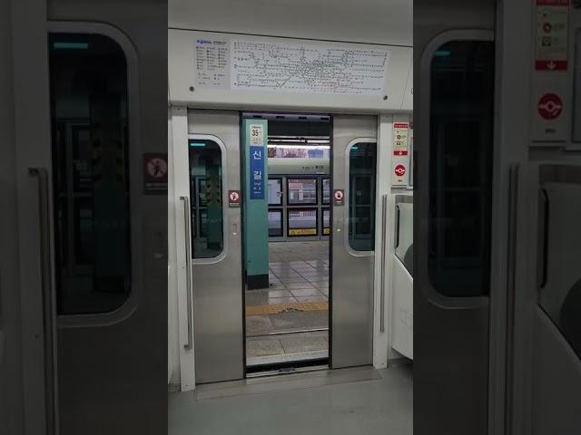 Seoul #Metro  line 1 Train #Doorsclosing #shorts