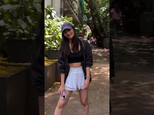 Manushi Chillar spotted in bandra #manushichillar #spotted #e24