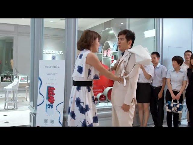 A poor girl is dumped by the CEO, loses her composure, and publicly confronts him with a fight.