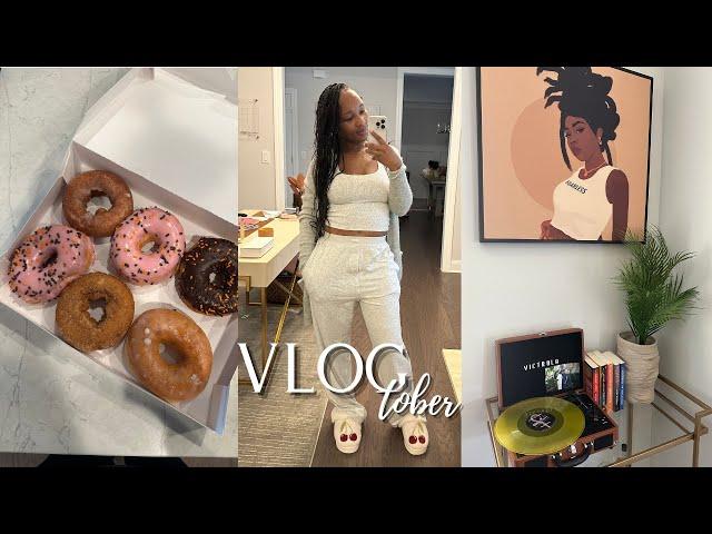 VLOGTOBER| SPEND A FEW DAYS WITH ME... JUST VIBIN| NEW RECORD PLAYER, DONUTS, FALL WALK & MORE